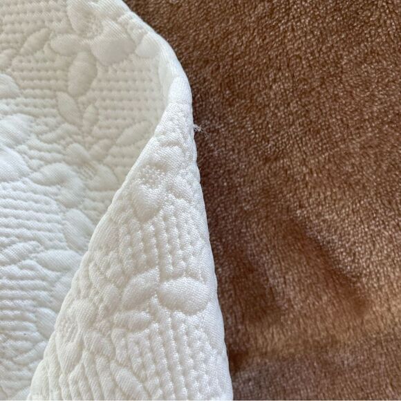 Dollie & Me Girls White Quilted Lace Sweater with Red Floral Accent Size 7 - Picture 11 of 11